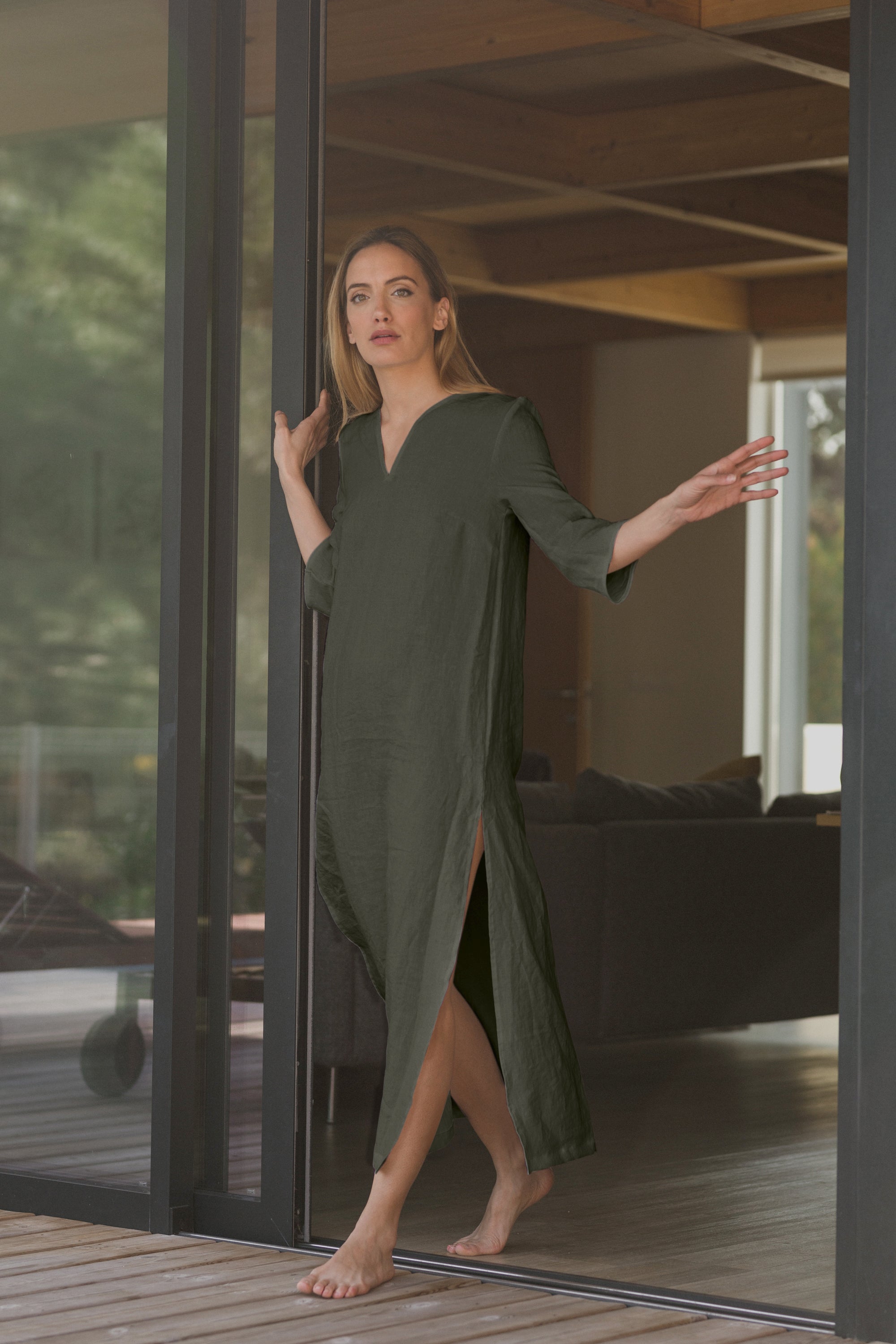Robe Tunique Longue Fendue En Lin Gris Fonc Linenshed robe-tunique-longue-fendue-en-lin-gris-fonc-linenshed