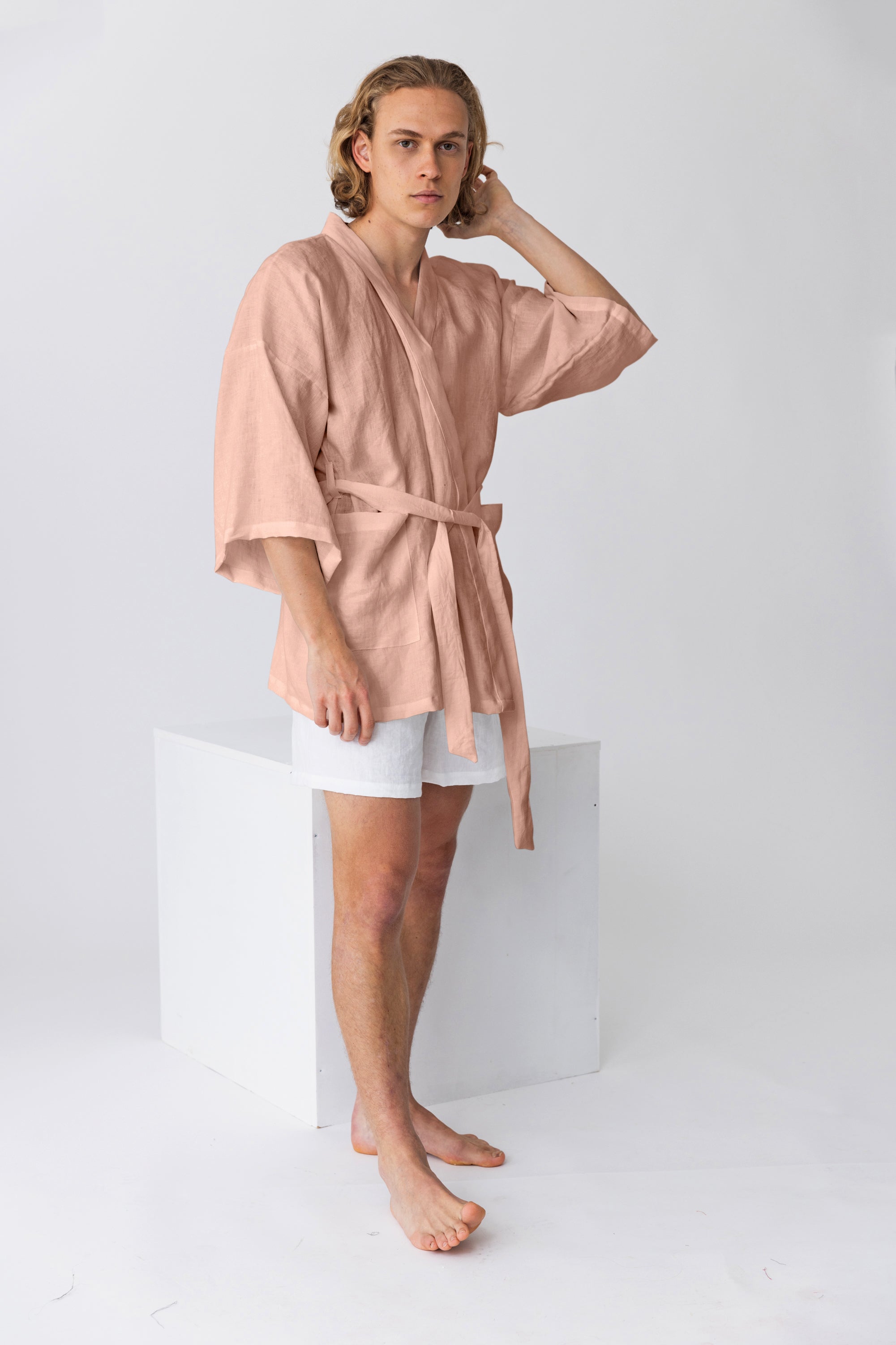 Peignoir kimono court homme en lin rose | Linenshed