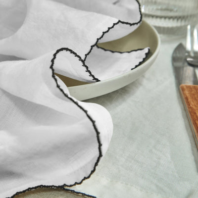 Serviette de table crochetée blanc optique en lin lavé