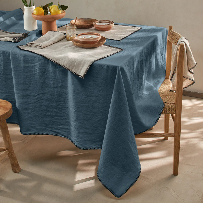 Nappe rect. point de cheval en lin lavé bleu français