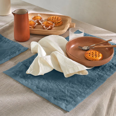Sets de table en lin lavé ajouré bleu français