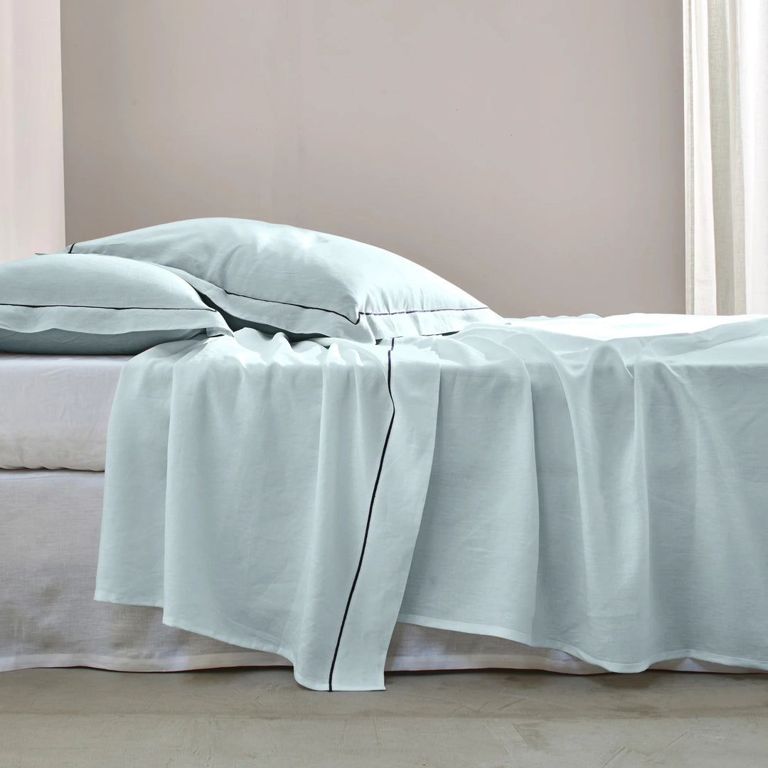 Drap Plat 100% Coton Blanc + 2 Taies D’oreiller – Dimensions Double Petit – Broderies