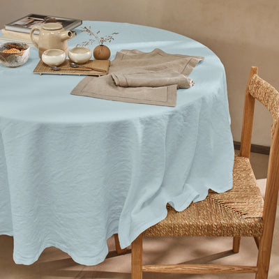 Nappe ovale sur mesure en lin lavé bleu glacier