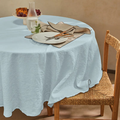 Nappe ovale sur mesure en lin bord crochet bleu glacier