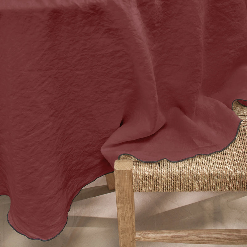nappe ovale sur mesure en lin sur mesure bordée rouge brique