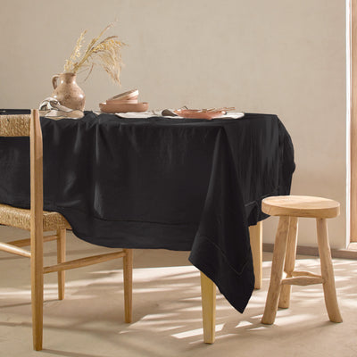Swatch pour nappe sur mesure bord bourdon en lin noir