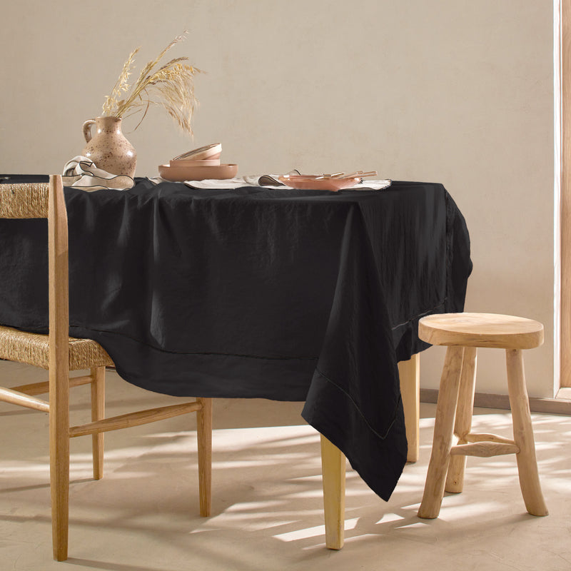 Swatch pour nappe sur mesure bord bourdon en lin noir