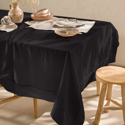 Nappe en 100% lin sur mesure avec bordure bourdon noire