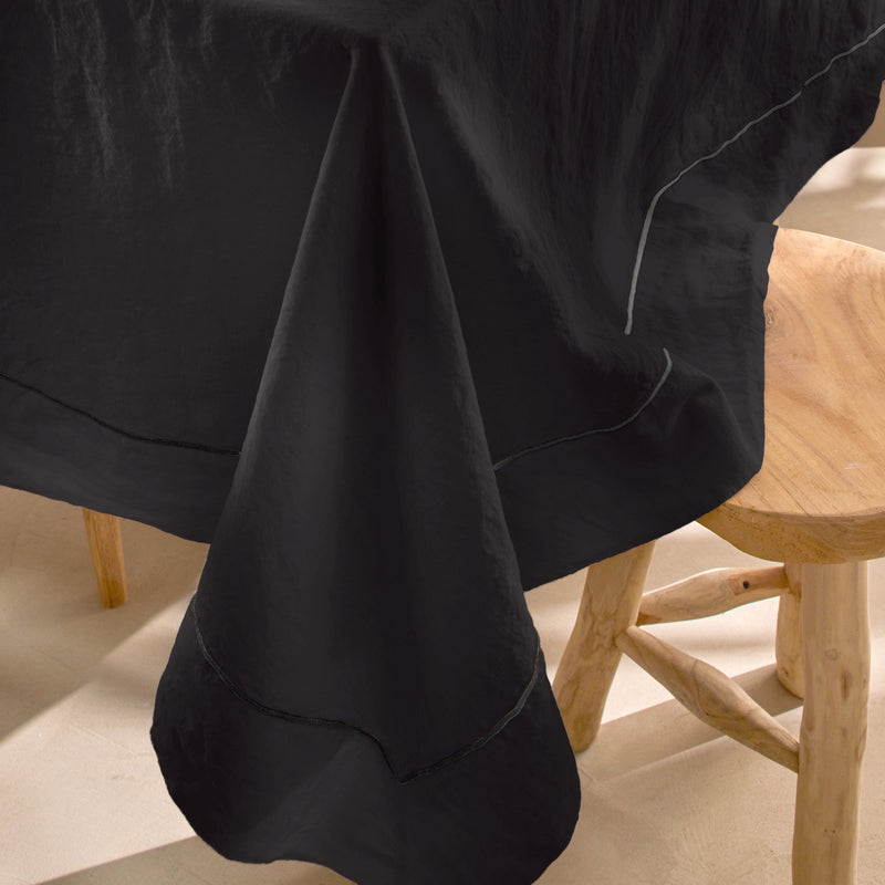 Nappe en Pure lin sur mesure avec bordure bourdon noire