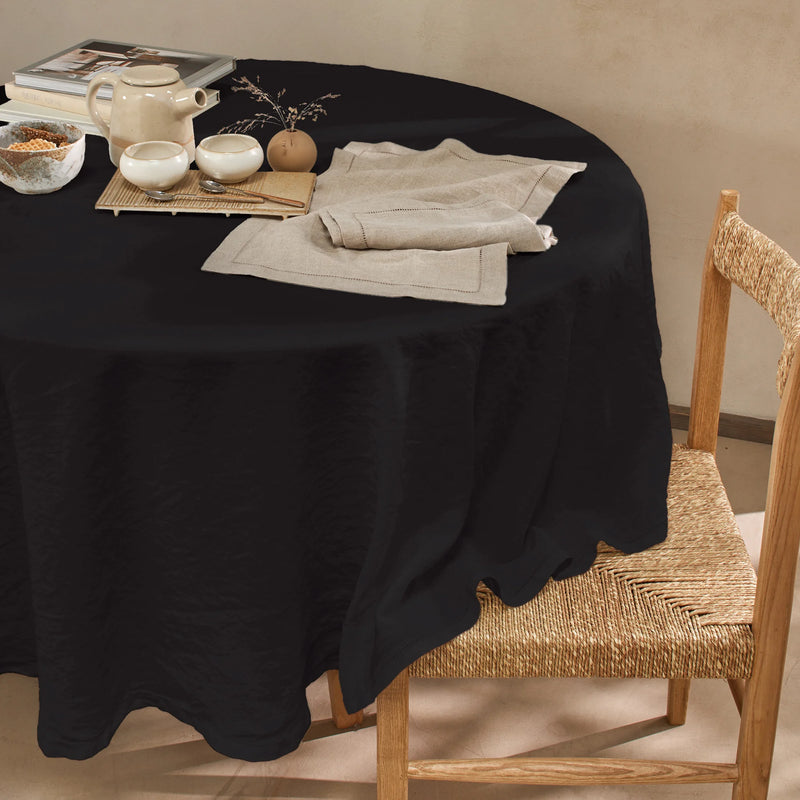 Nappe ovale sur mesure en lin lavé encre noire
