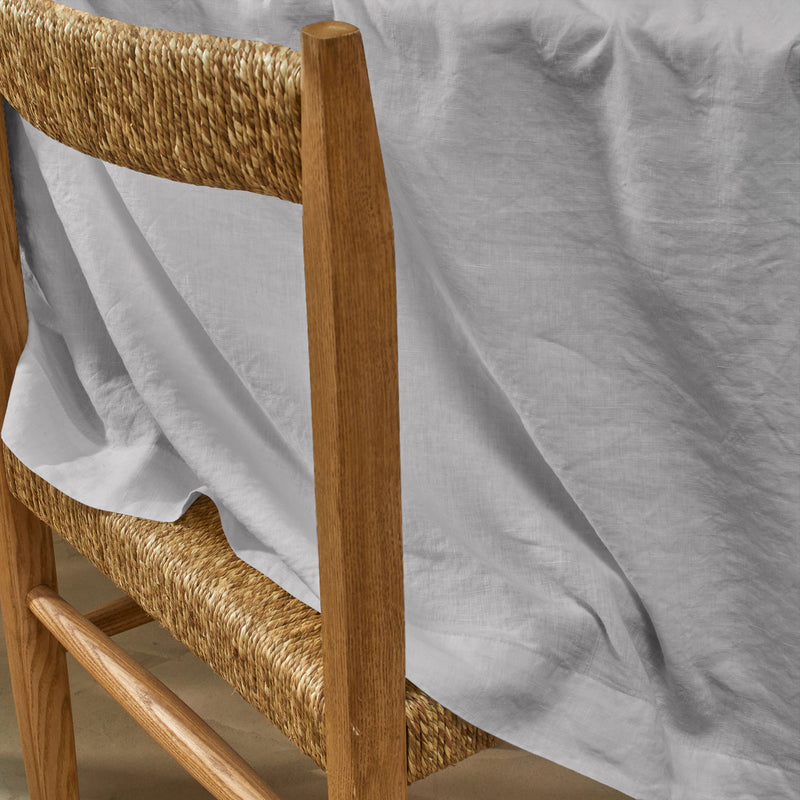 Nappe basique a coins biseautés en lin gris minéral