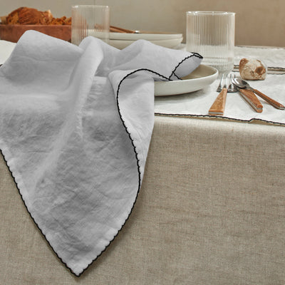 Serviette de table crochetée gris minéral en lin lavé 