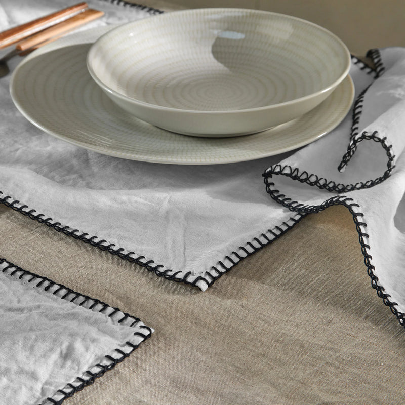 Sets de table bordé "Point de Cheval" en lin gris minéral