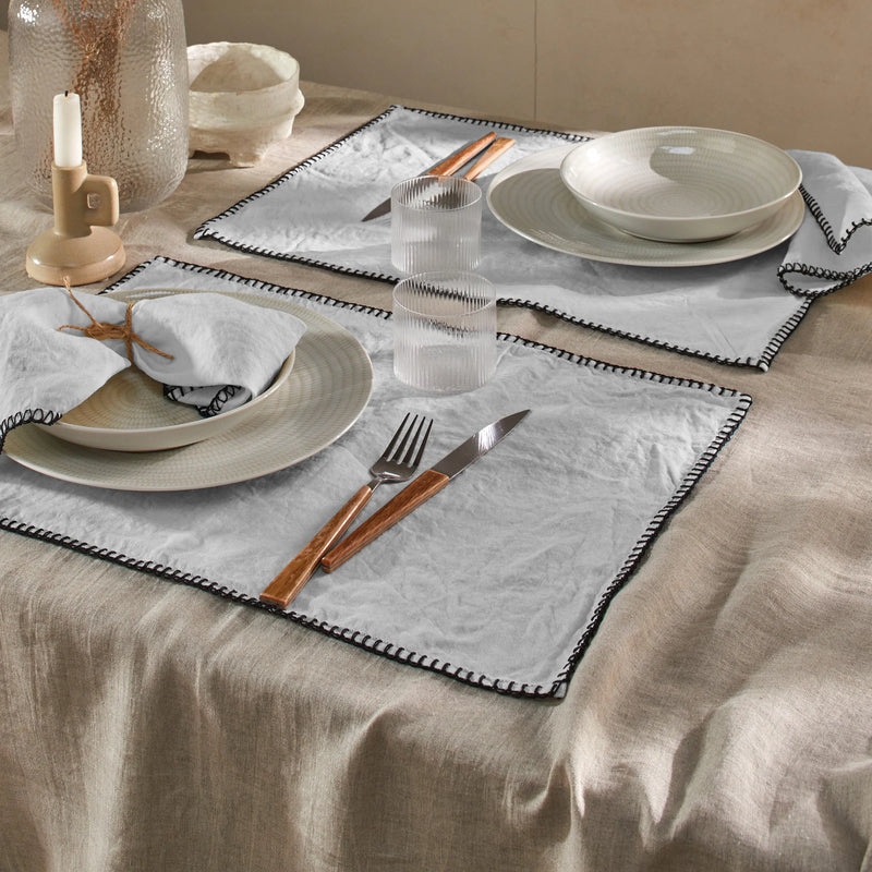 Sets de table "Point de Cheval" en lin gris minéral