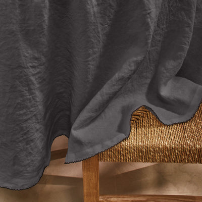Nappe sur mesure ovale bord crochet en lin lavé gris plomb