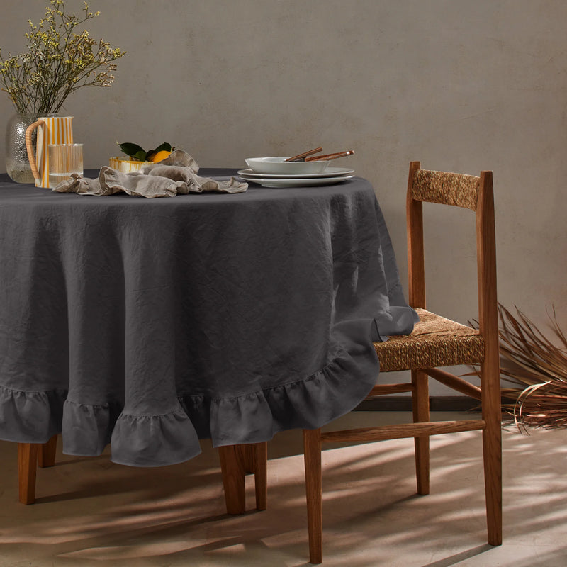 Nappe ronde sur mesure à volant en lin gris plomb