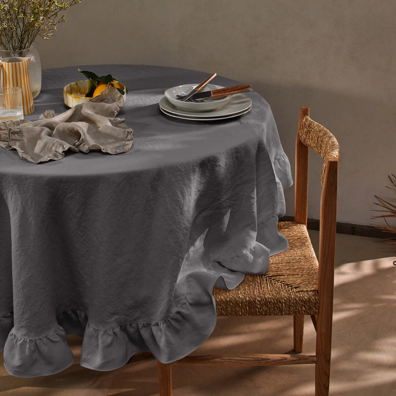 Nappe en lin lavé ovale a volant gris plomb