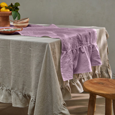 chemin de table lin à volants lilas