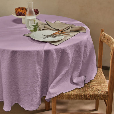 Nappe ovale sur mesure en lin lavé bord crochet lilas