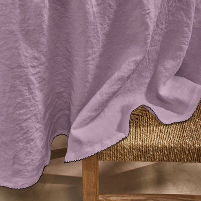 Nappe sur mesure ovale bord crochet en lin lavé lilas