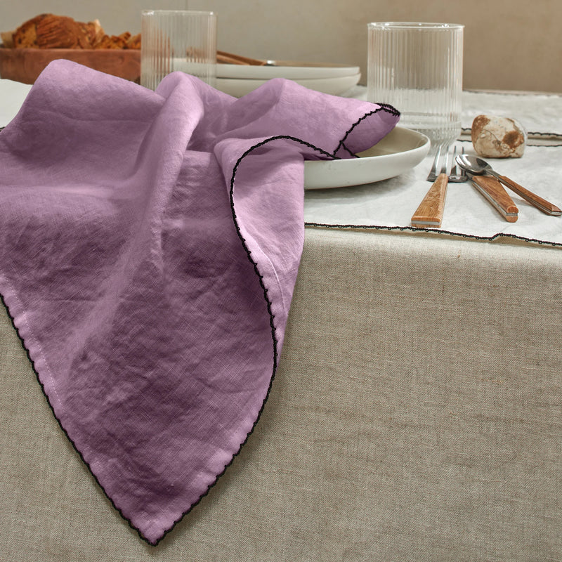Serviette de table crochetée lilas en lin lavé 