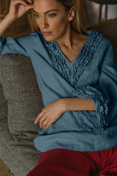 Robe de nuit courte en lin lavé à mini volants bleu français