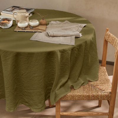 Nappe ovale sur mesure en lin lavé vert olive