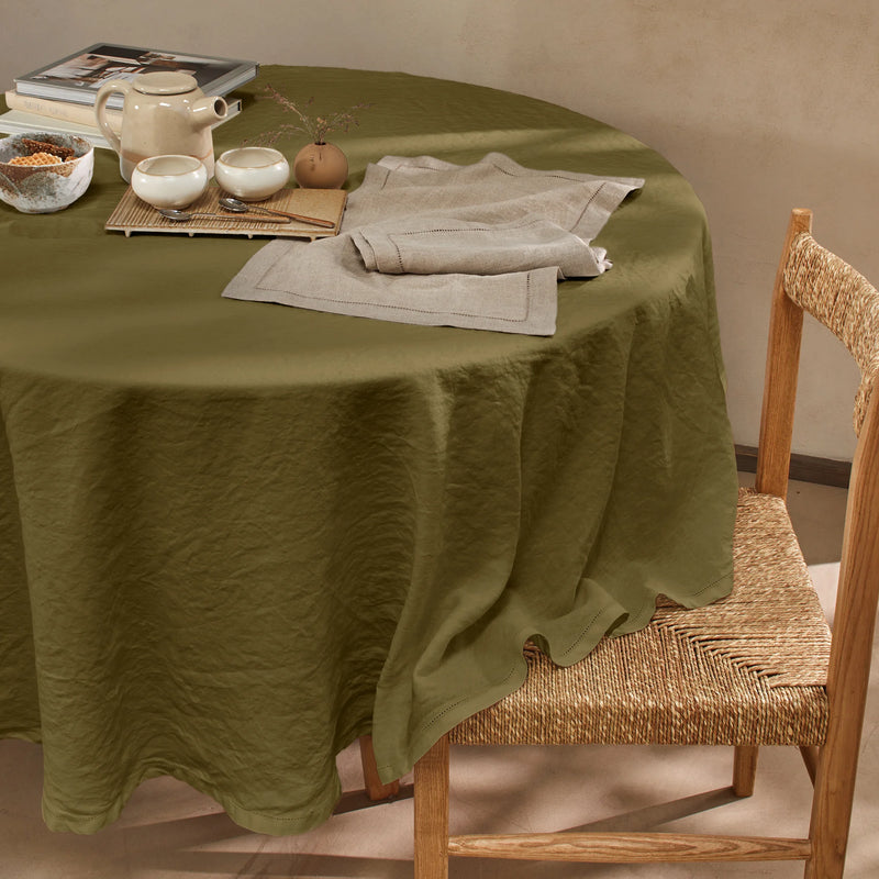 Nappe ovale sur mesure en lin lavé vert olive