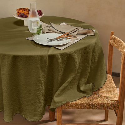 Nappe ovale sur mesure en lin lavé bord crochet vert olive