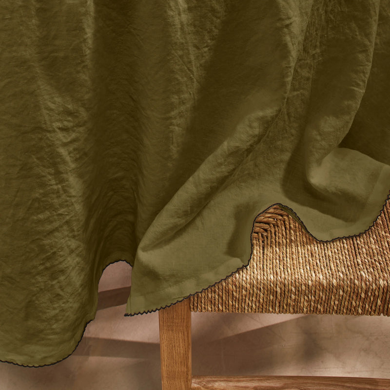Nappe sur mesure ovale bord crochet en lin lavé vert olive