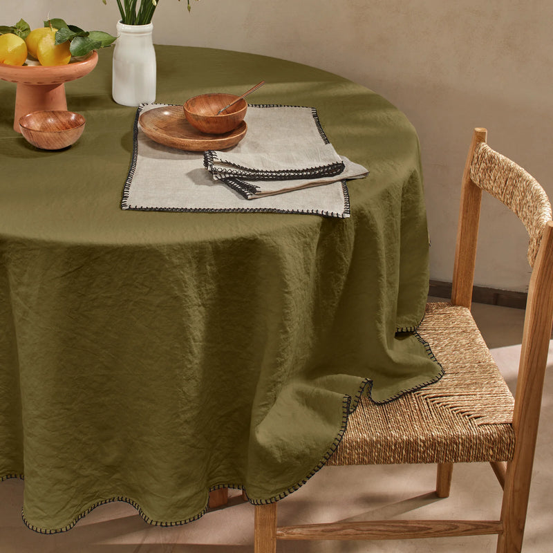 Nappe sur mesure ronde en lin lavé avec point de cheval vert olive