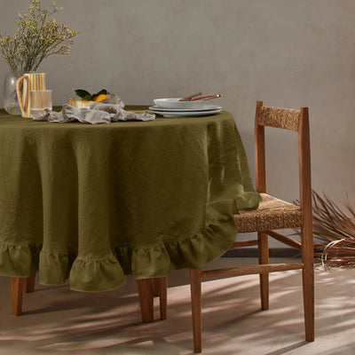 Nappe ronde en lin à volant vert olive