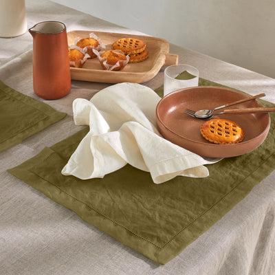 Sets de table en lin lavé ajouré vert olive
