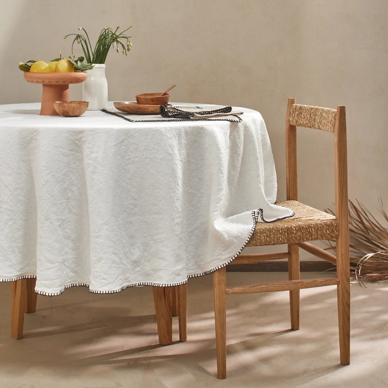 Nappe ronde sur mesure en lin avec point de cheval ivoire