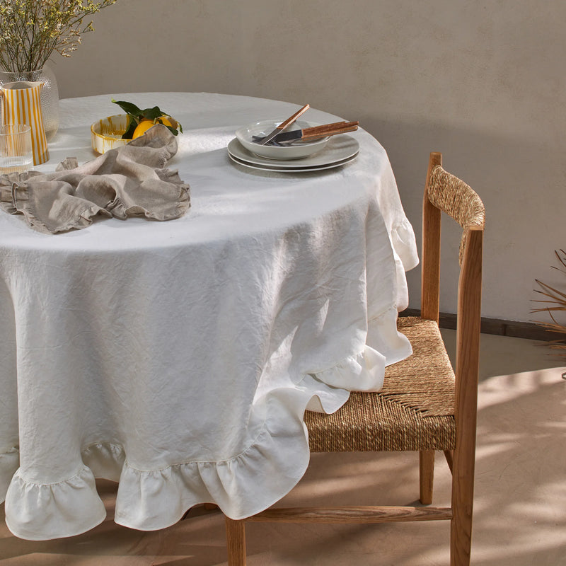 Nappe ronde sur mesure à volant en lin ivoire