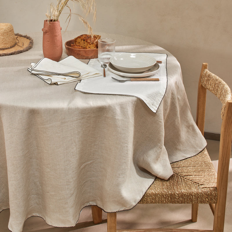 Nappe ovale sur mesure en lin bord crochet naturel