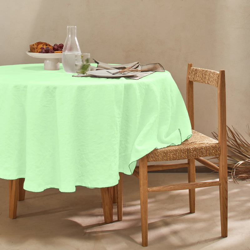 Nappe ovale sur mesure en lin bord crochet vert menthe