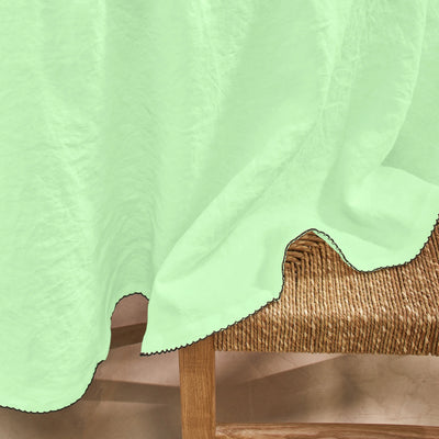Nappe sur mesure ovale bord crochet en lin lavé vert menthe