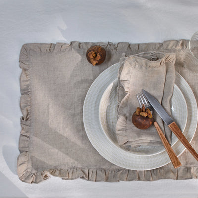 Sets de table volantés en lin naturel