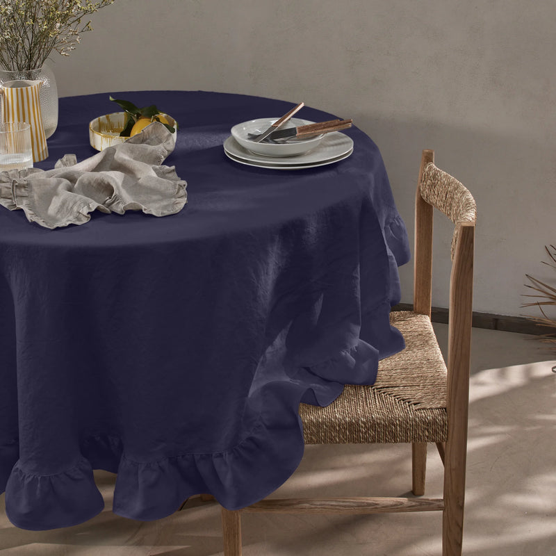 Nappe ronde sur mesure à volant en lin lavé bleu nuit