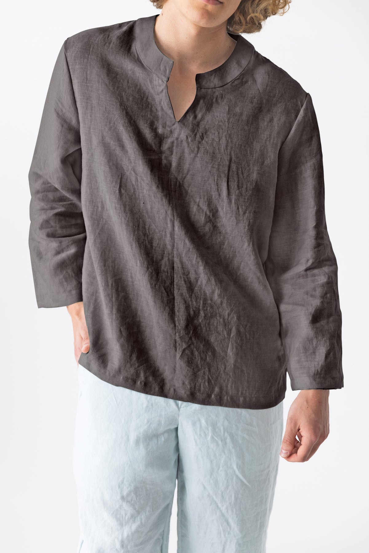 Cardigan gris foncé en laine Antonelle taille 1, neuf sans étiquette - Vêtements Cardigan gris foncé en laine Antonelle taille 1, neuf sans étiquette - Vêtements